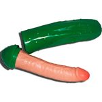 DILDO REALÍSTICO EM FORMA DE PEPINO